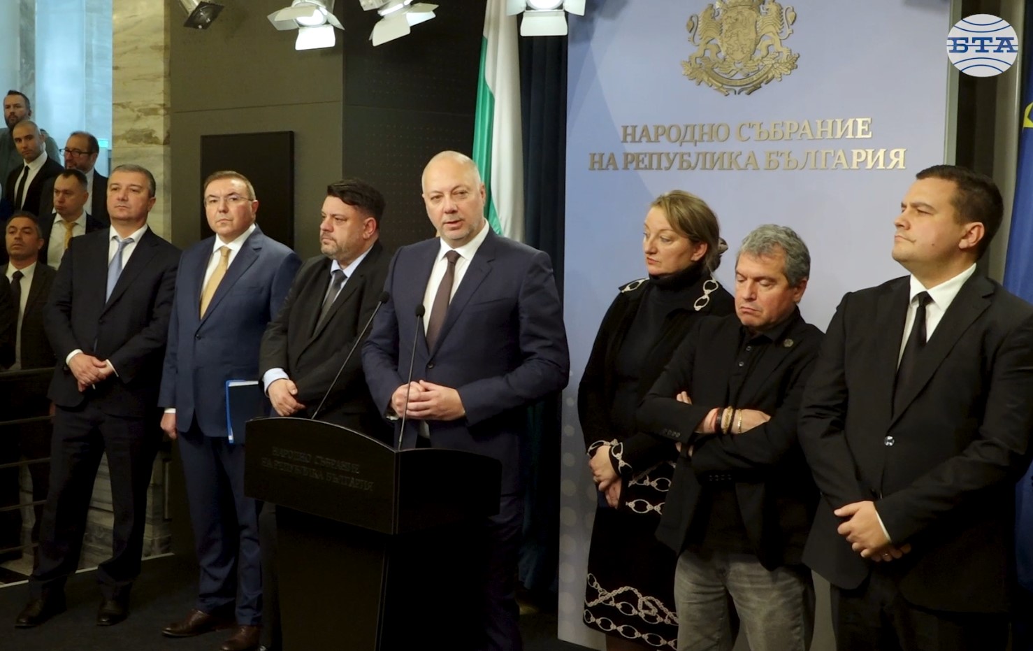 Преди гласуването на вота на недоверие правителството подава оставка, обяви премиерът Росен Желязков