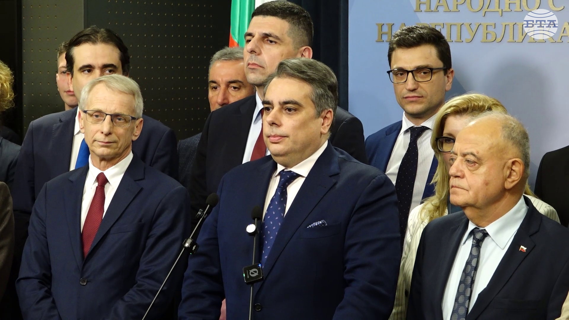 Оставката на кабинета е победа за България, следващата стъпка е честни и свободни избори, обявиха "Продължаваме промяната - Демократична България"