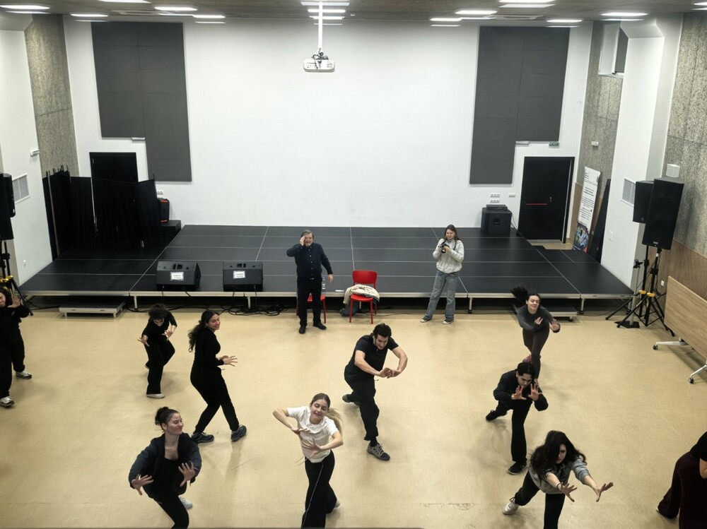 Лектори от Института "Чехов" водят тридневна лаборатория за актьорско майсторство и режисура в Бургас 