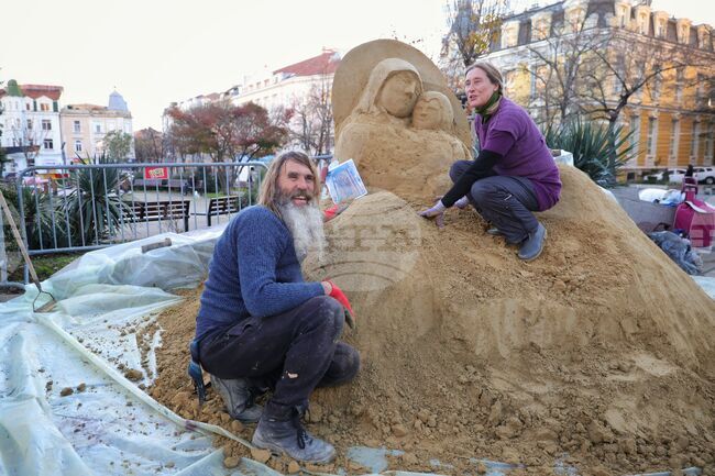 Бургас - пясъчна скулптура - изграждане