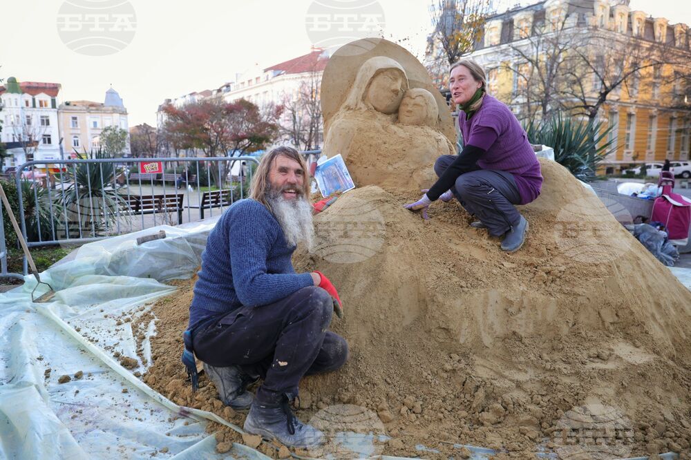 Бургас - пясъчна скулптура - изграждане