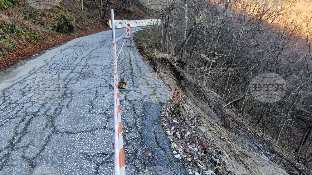 Ще бъдат поставени светофари в района на свлачище на пътя Асеновград - село Лясково, съобщи зам.-кметът Стоян Димитров