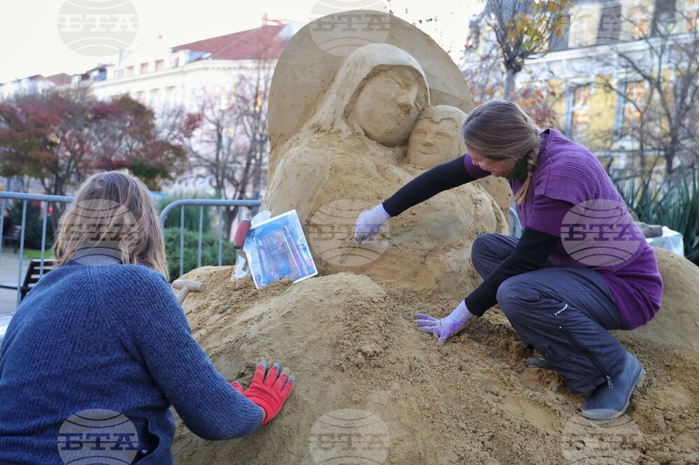 Бургас - пясъчна скулптура - изграждане