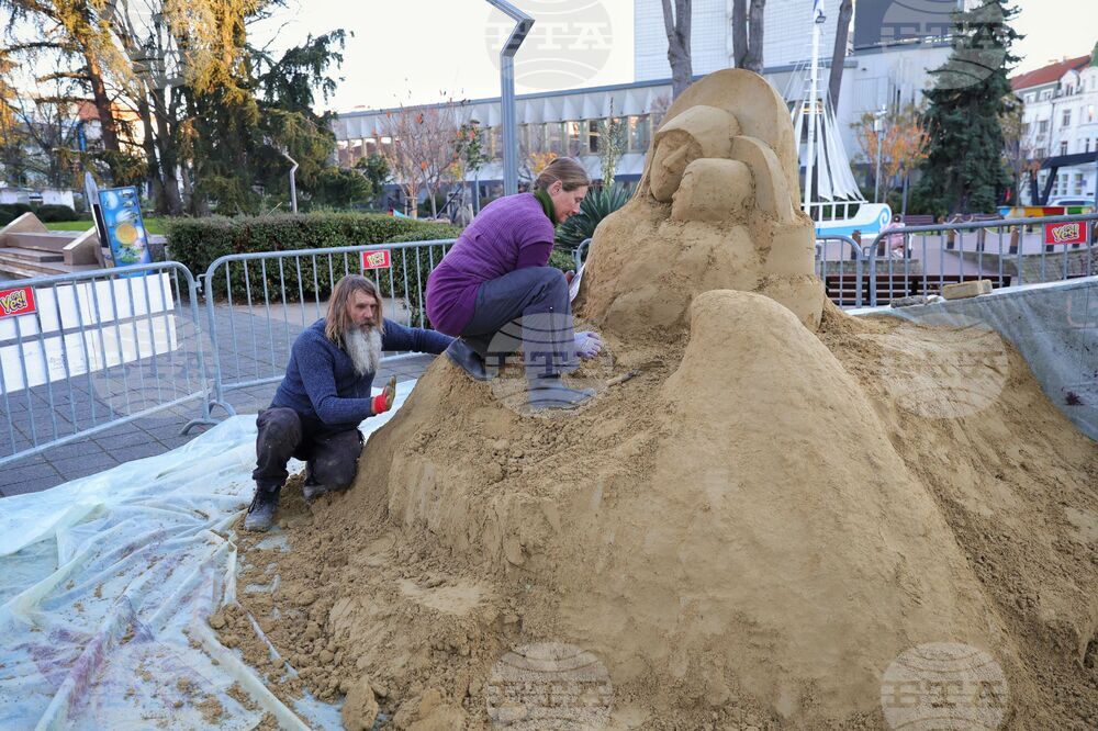 Бургас - пясъчна скулптура - изграждане