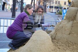Бургас - пясъчна скулптура - изграждане