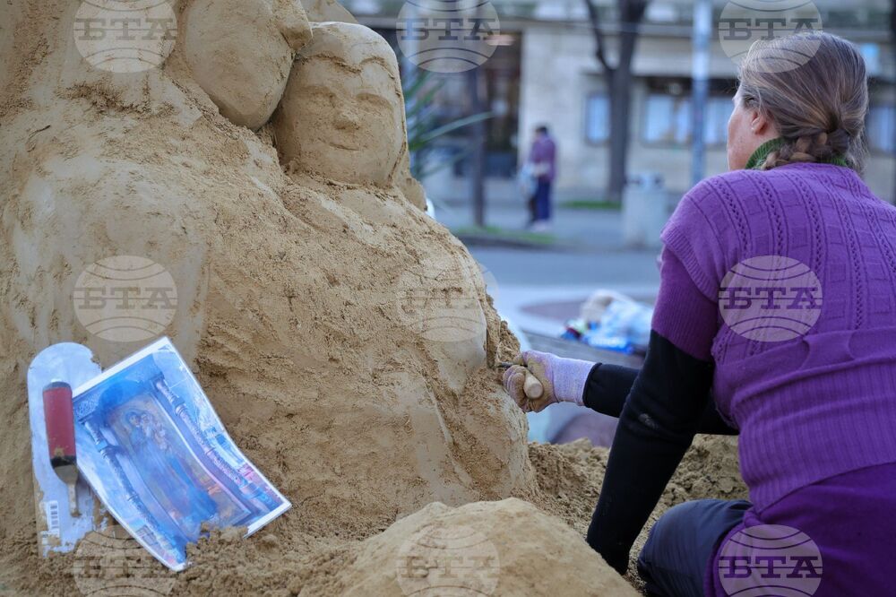 Бургас - пясъчна скулптура - изграждане