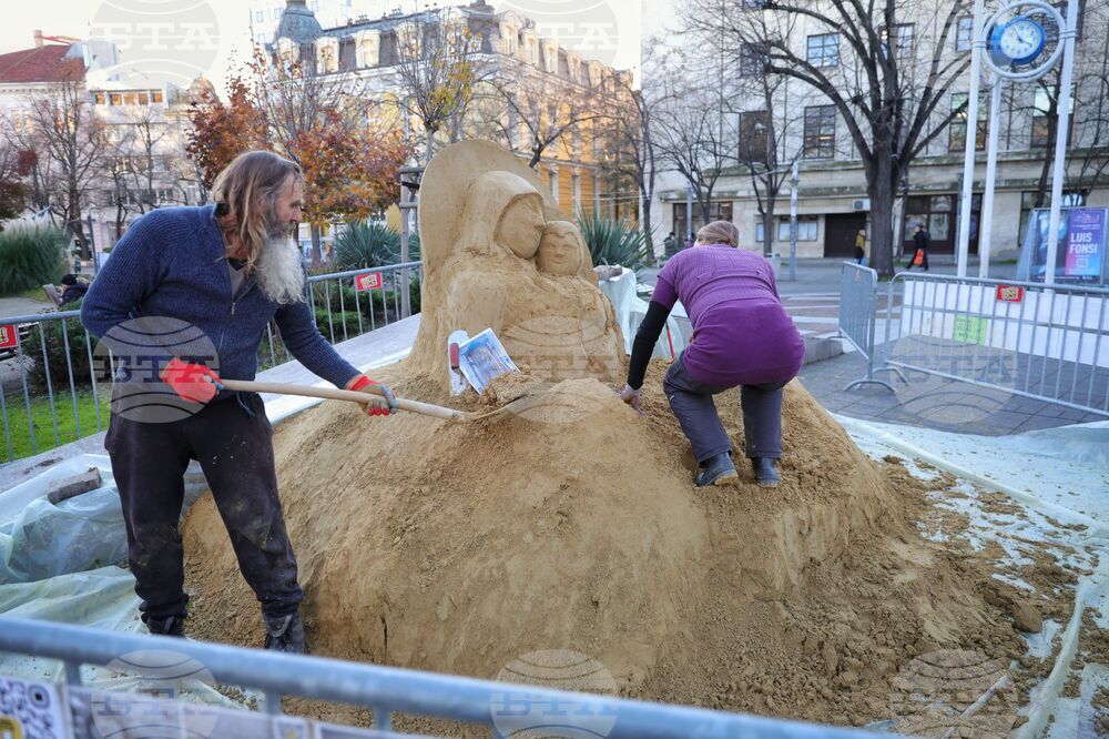 Бургас - пясъчна скулптура - изграждане