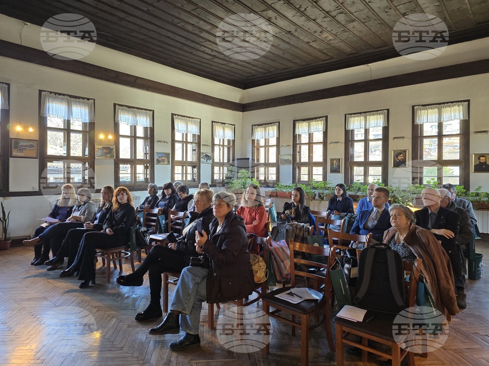 В Копривщица се проведе семинар за опазване от въздействията на климата на Мавзолея костница на Априлци