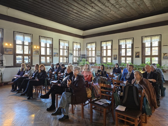 В Копривщица се проведе семинар за опазване от въздействията на климата на Мавзолея костница на Априлци
