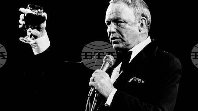 Бяха години на война и имаше голяма самота, обяснява успеха си Франк Синатра, от чието рождение се навършват 110 г.