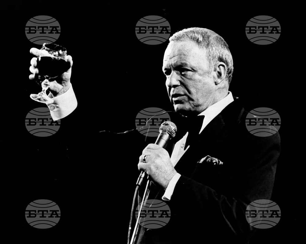 Бяха години на война и имаше голяма самота, обяснява успеха си Франк Синатра, от чието рождение се навършват 110 години