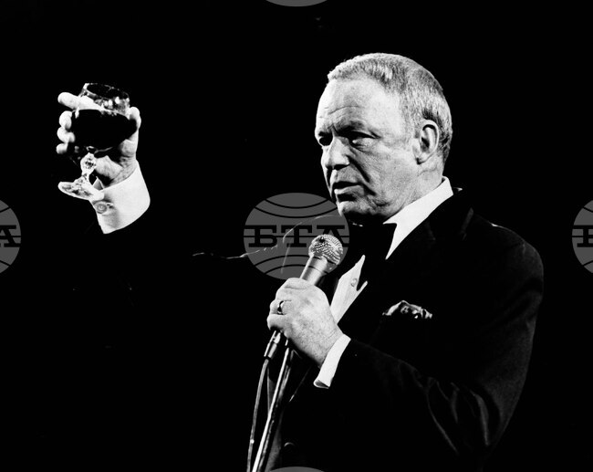 Бяха години на война и имаше голяма самота, обяснява успеха си Франк Синатра, от чието рождение се навършват 110 години