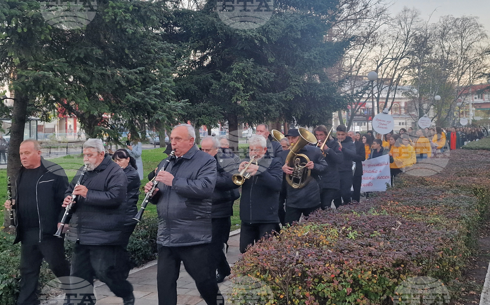 Хасково - Фестивал на коледната и новогодишната песен - дефиле