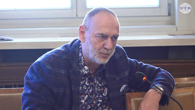 Бюджетът не е достатъчен, но се приема под натиск, каза депутатът от ГЕРБ-СДС Любен Дилов за Бюджет 2026