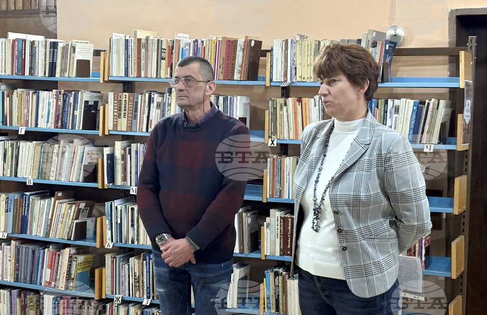 Художникът Ивайло Орманков подреди изложба от акварелни рисунки в самоковската библиотека