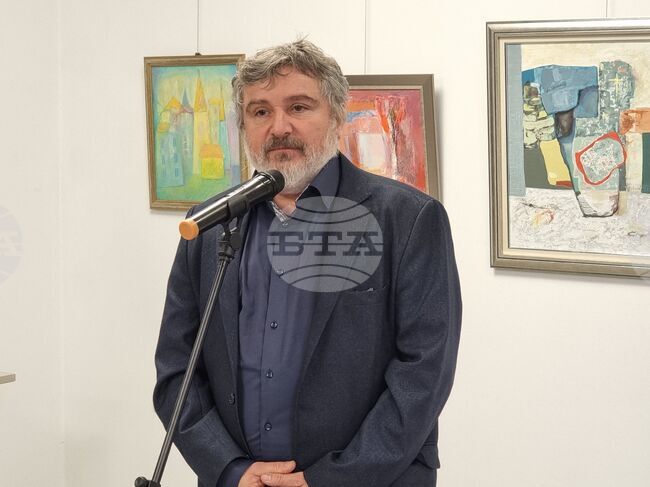 Коледна изложба представя 50 творби на местни автори в ямболската галерия „Кирил Кръстев”