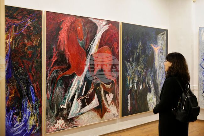 Живописната изложба „Теза/антитеза/синтез" с творби на Петър Пиронков и Свилен Стефанов бе открита в Бургас