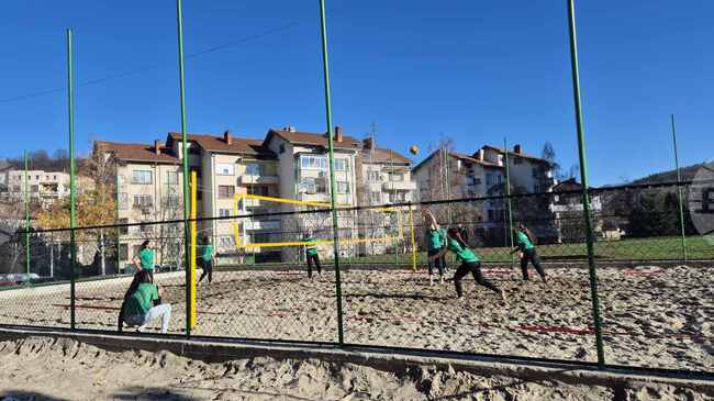 Игрище за плажен волейбол беше открито днес в Троян