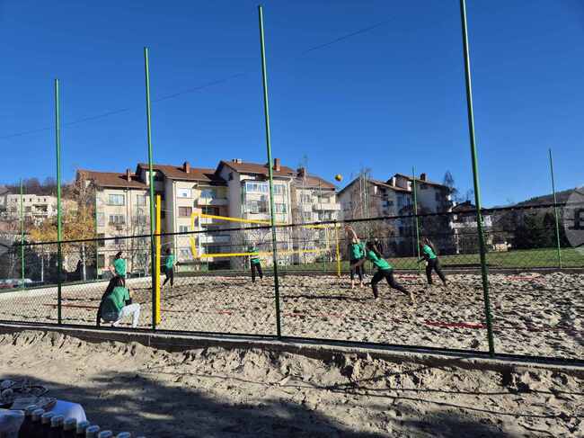 Игрище за плажен волейбол беше открито днес в Троян