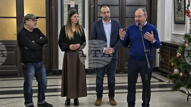 Изложбата „Предчувствие за портрет" на Станислав Божанков беше откри днес в БАН