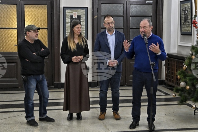 Изложбата „Предчувствие за портрет" на Станислав Божанков беше открита в БАН