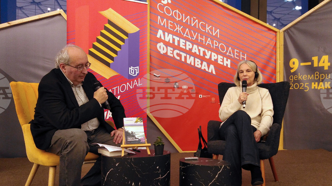 Френската писателка Камий Лоранс представи книгата си „Твоето обещание“ на Софийския международен панаир на книгата