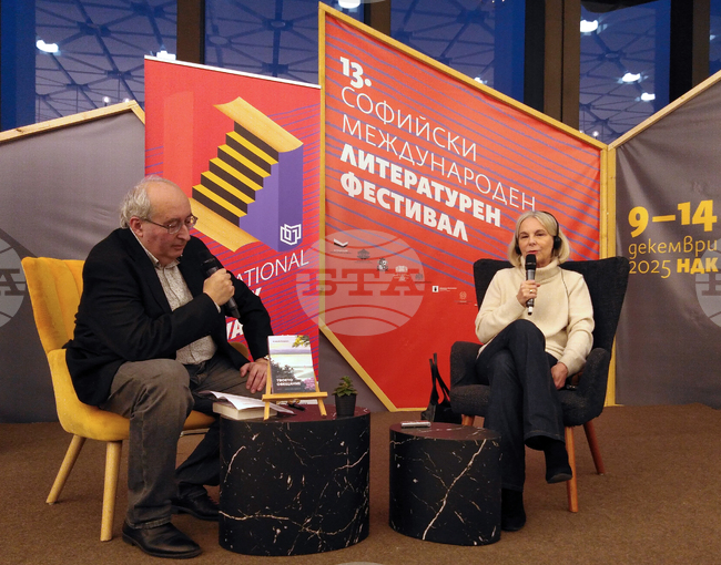 Френската писателка Камий Лоранс представи книгата си „Твоето обещание“ на Софийския международен панаир на книгата