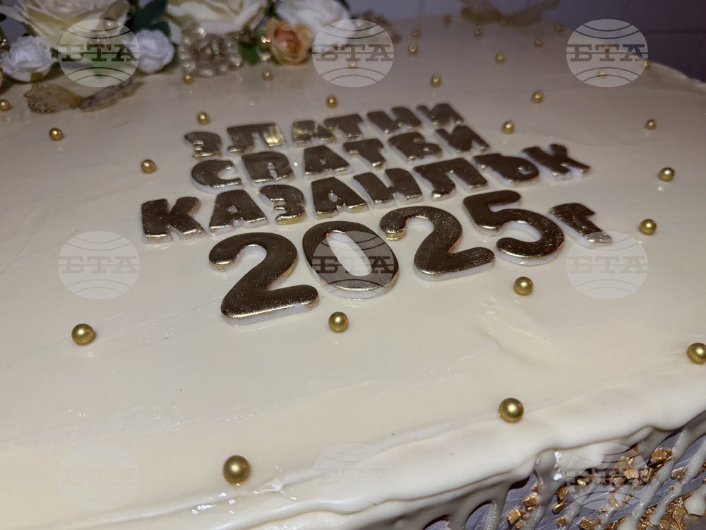 Близо 70 двойки от Казанлък, празнуващи 50 години съвместен живот, подновиха брачните си обещания в обща церемония 