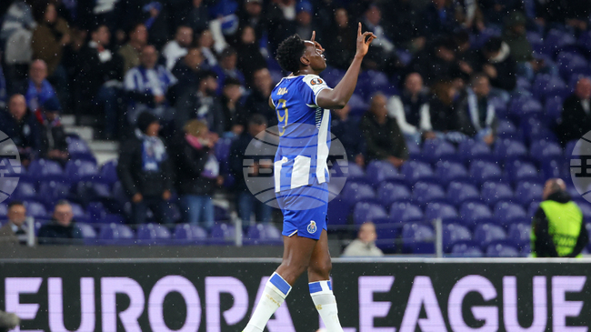 Порто се върна на върха в португалското първенство, Атанас Чернев не игра за Ещрела Амадора