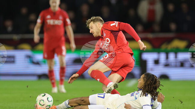 Димитър Митов отрази дузпа, но Абърдийн отстъпи на лидера в Лигата на конференциите Страбург