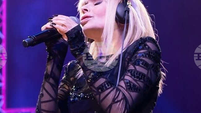 Лили Иванова пее три поредни вечер в зала 1 на НДК