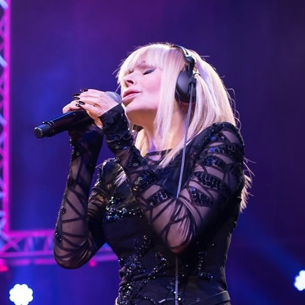 Лили Иванова пее три поредни вечер в зала 1 на НДК