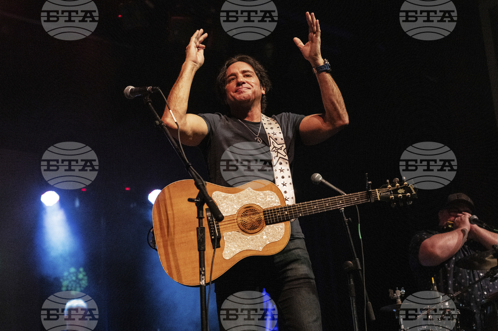 Steve Azar in Concert - Greenville, Miss.