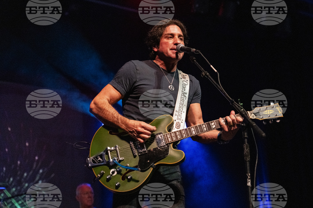 Steve Azar in Concert - Greenville, Miss.