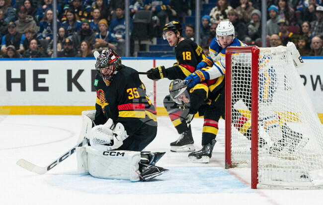 Sabres Canucks Hockey