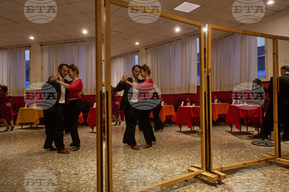 Argentina Tango Taxi Dancers