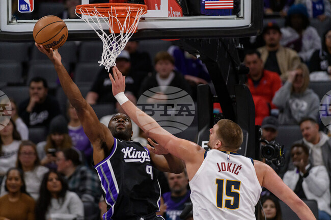 Никола Йокич ще отсъства поне четири седмици поради контузия на коляното