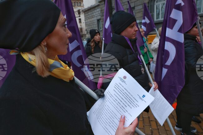 Синдикатите организираха акция за доходите през 2026 година пред сградата на Народното събрание