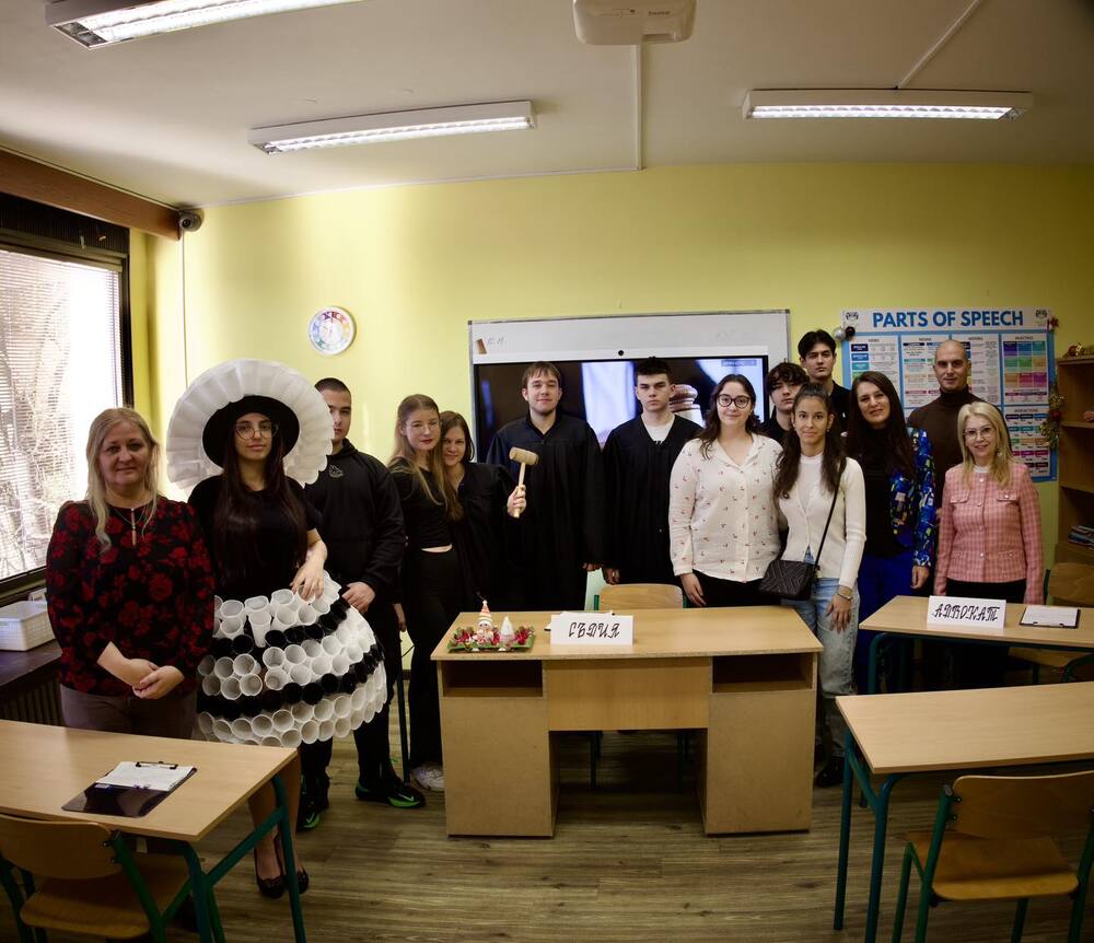 В екологичен дебат „Народът срещу пластмасата“ участваха десетокласници от Българското средно училище „Д-р Петър Берон“ в Прага