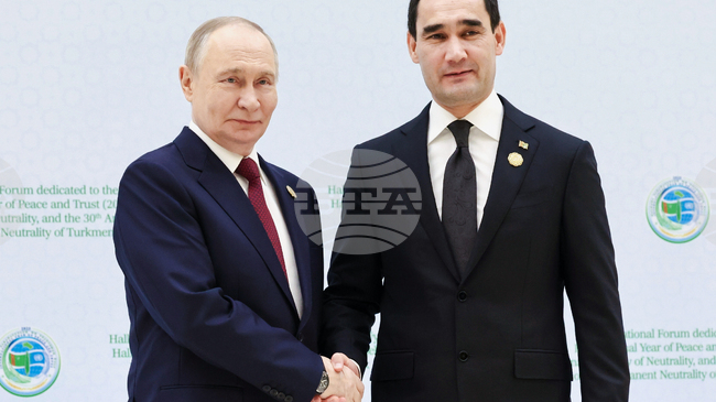 Путин започна поредица от двустранни срещи в Ашхабад с разговори с президента на Туркменистан