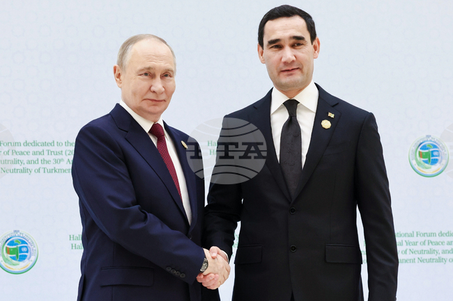 Путин започна поредица от двустранни срещи в Ашхабад с разговори с президента на Туркменистан