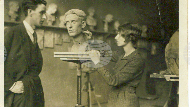 Галерия „Васка Емануилова“ отбелязва 120 години от рождението на скулпторката с изложбата „Образи и отражения“