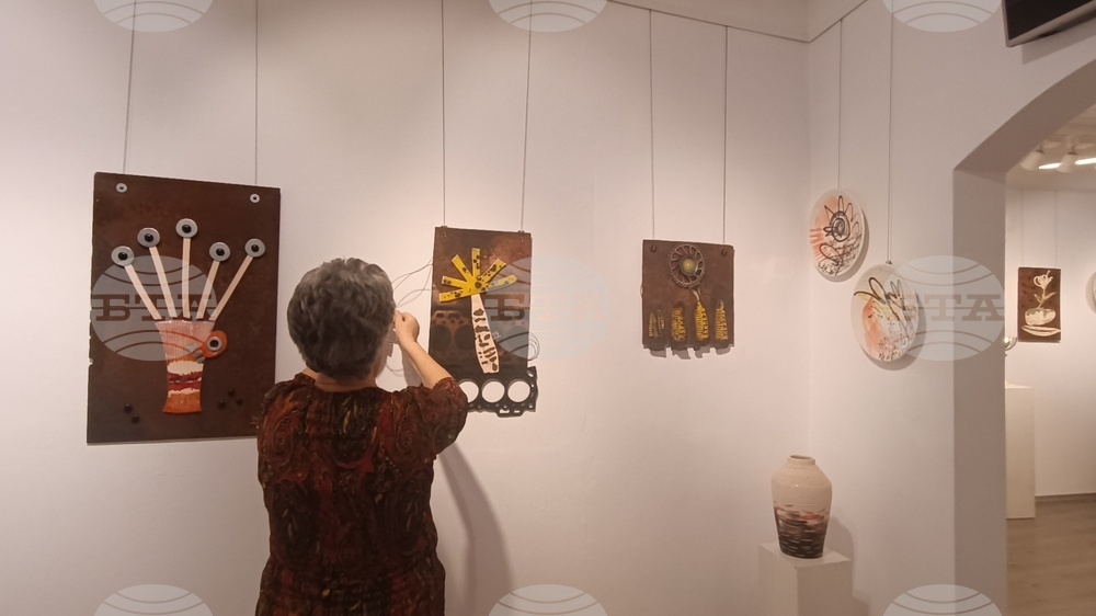 Троян - изложба „Pro.дължение” - Мариана и Неда Личеви