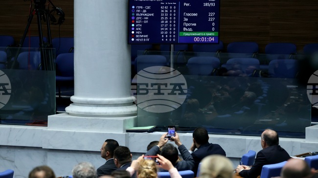 Единодушно Народното събрание прие оставката на министър-председателя Росен Желязков