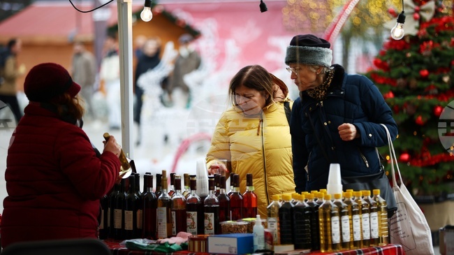 Земеделски производители и занаятчии предлагат разнообразие от продукти на фермерския фестивал „Моята Еко Коледа“ в София