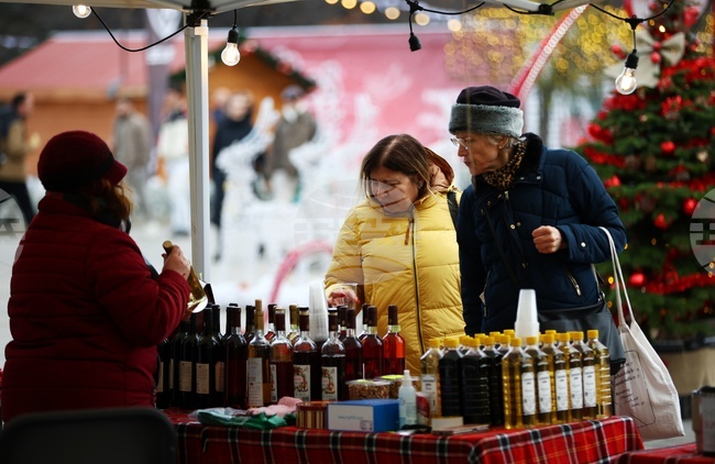 Земеделски производители и занаятчии предлагат разнообразие от продукти на фермерския фестивал „Моята Еко Коледа“ в София