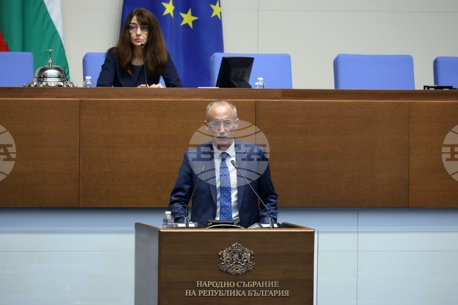 Според европейска директива, базовото обучение по „Дентална медицина“ включва курс на теоретично и практическо обучение, каза министърът в оставка Красимир Вълчев