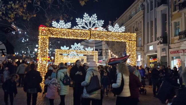 Шофьор от предприятие „Чистота“ по невнимание е блъснал част от коледната украса в Пловдив 