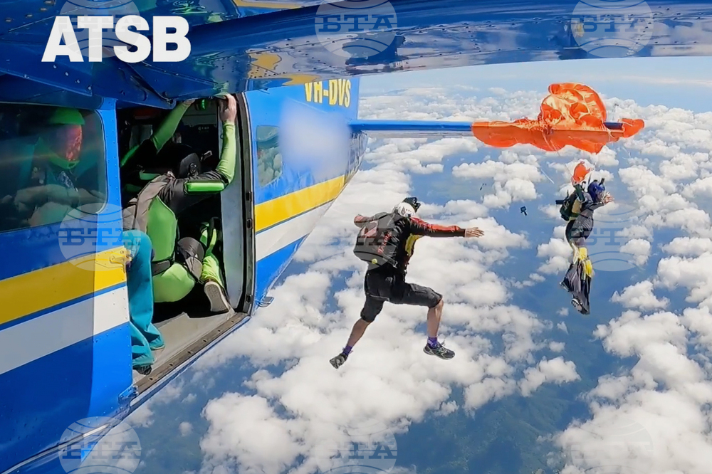 Парашутист оцеля, след като парашутът му се оплете в опашката на самолета на 4500 метра височина над Австралия