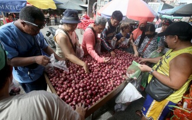 ФНА: Филипинските власти търсят начини за справяне със скока на цените на червения лук